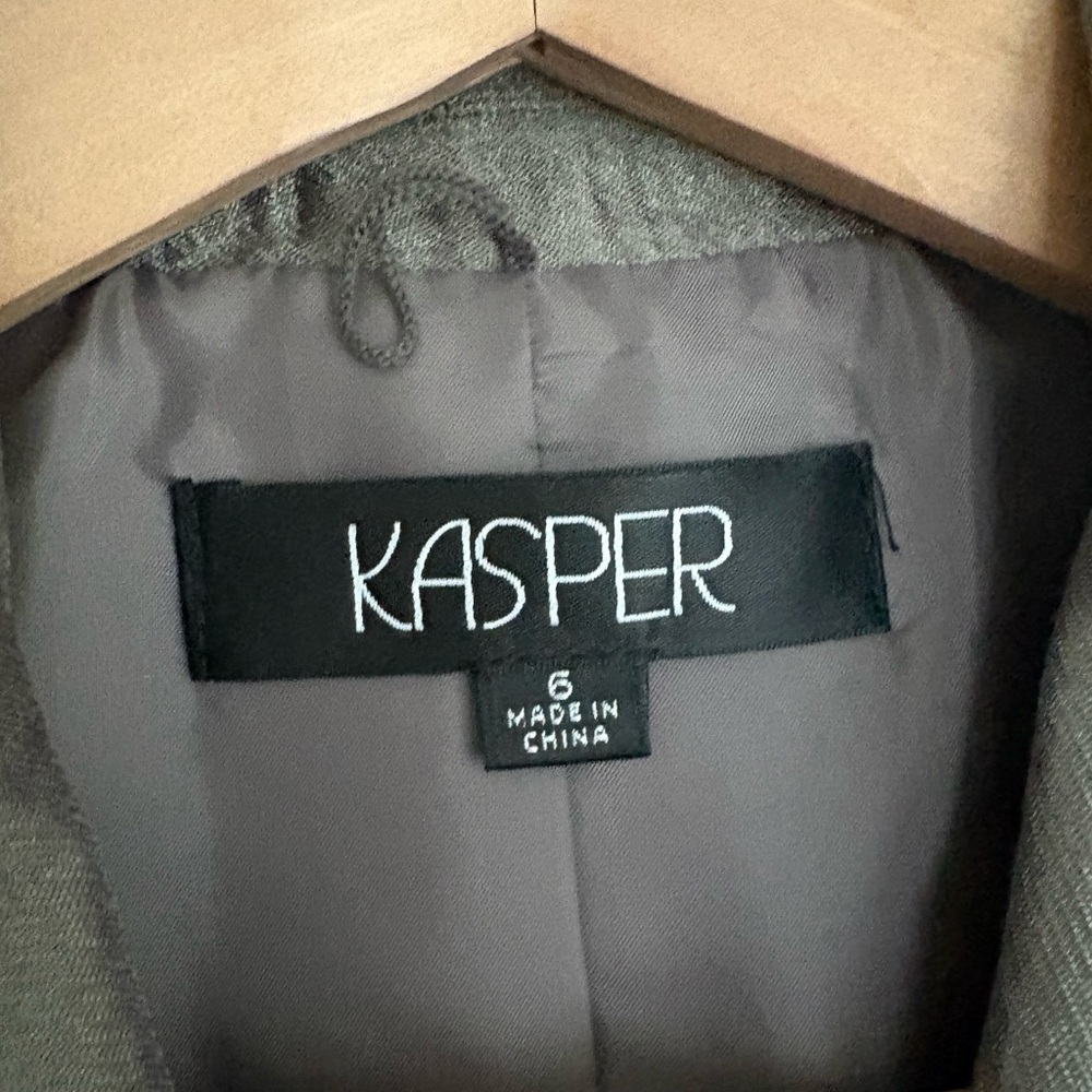 Kasper Shimmer Metallic-Gold/Silver Suit - Jacket and pants with velvet scarf - Picture 4 of 13